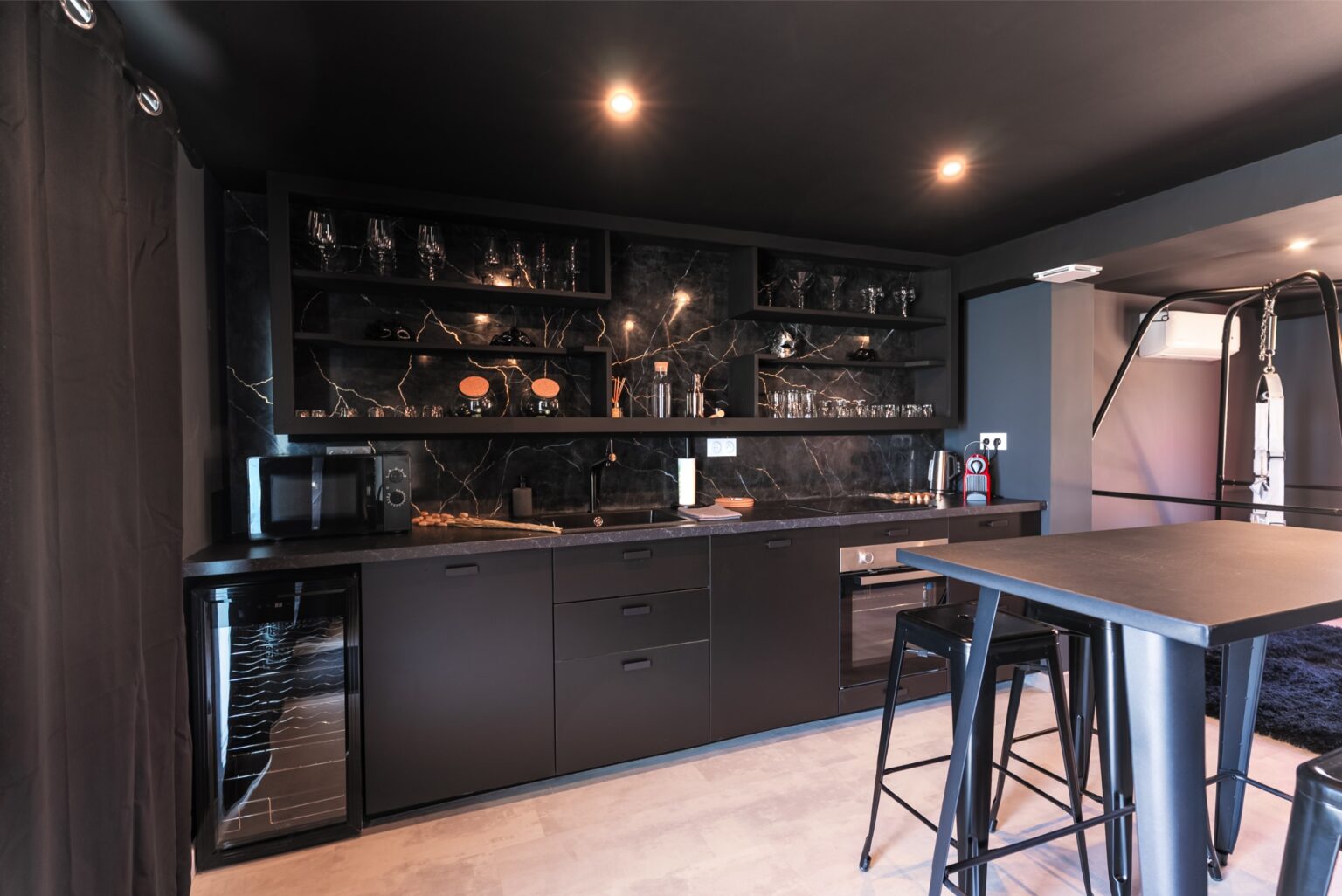 hard-room-love-room-appart-hotel-ferte-gaucher-location-saisonniere-airbnb-meuble-dsc02555-hdr