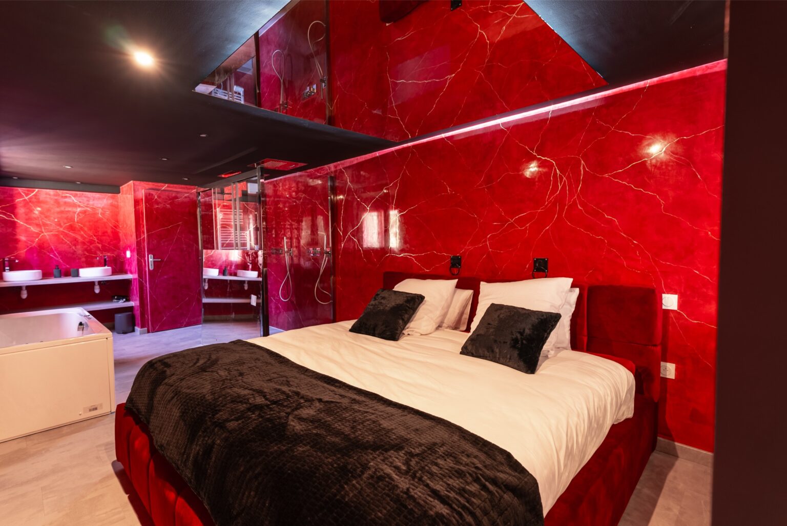 hard-room-love-room-appart-hotel-ferte-gaucher-location-saisonniere-airbnb-meuble-dsc02582-hdr