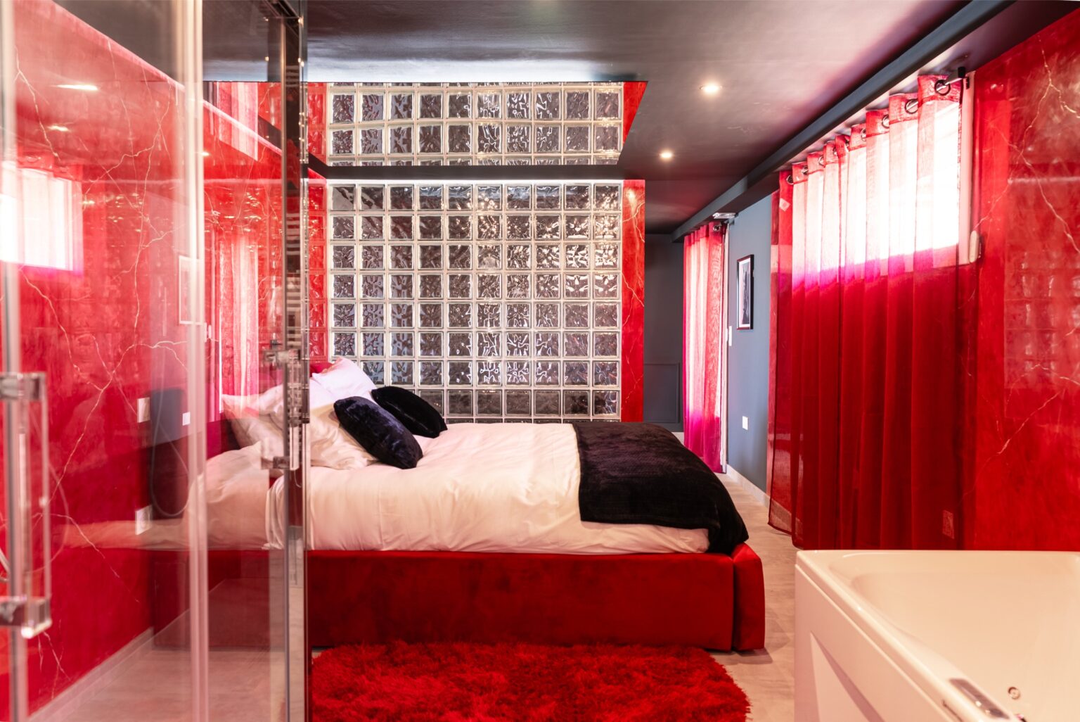 hard-room-love-room-appart-hotel-ferte-gaucher-location-saisonniere-airbnb-meuble-dsc02627-hdr